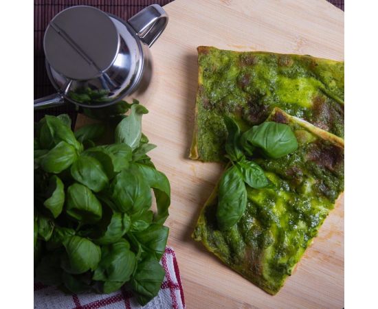 focaccia con queso y pesto