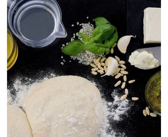 focaccia con queso y pesto