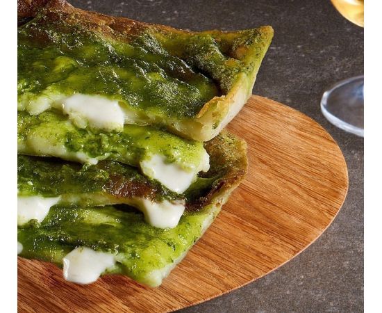 focaccia con queso y pesto