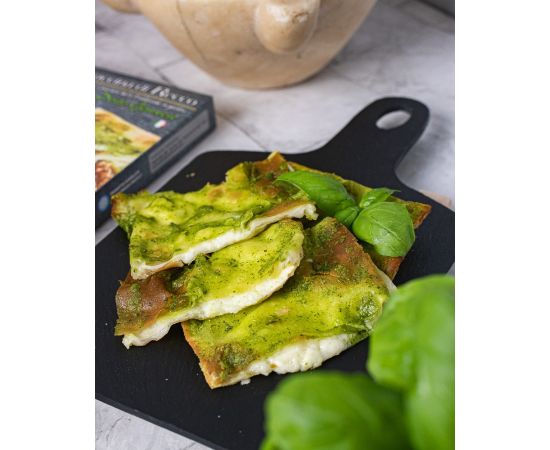 focaccia con queso y pesto